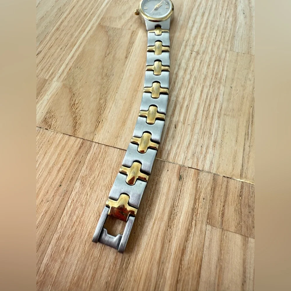 Vintage Citizen quartz ladies oval two tone watch NEW BATTERY